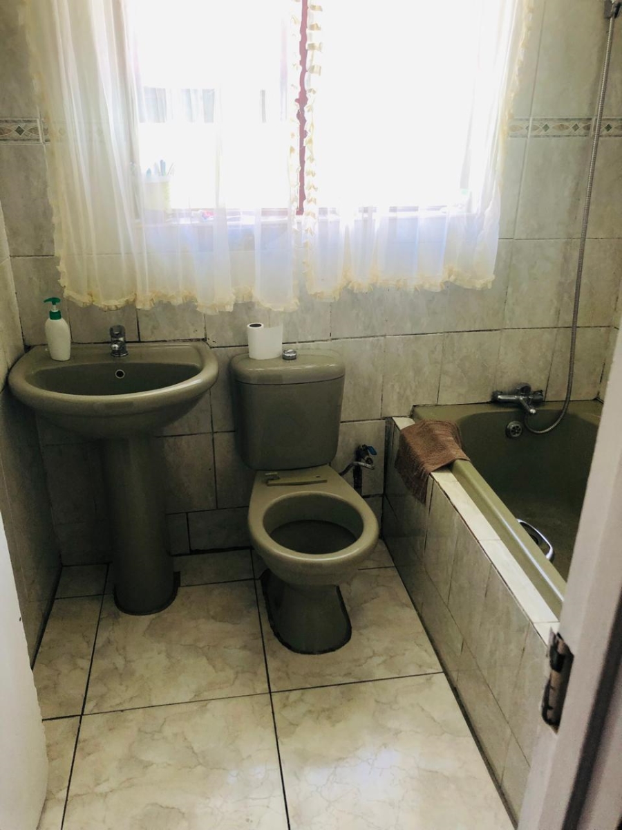 2 Bedroom Property for Sale in Ilitha Park Western Cape